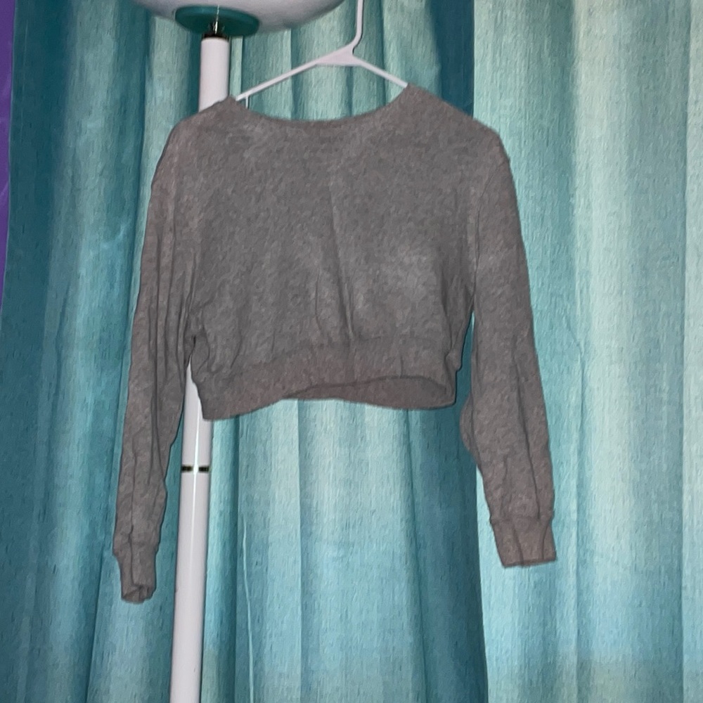 •gray cropped pullover•